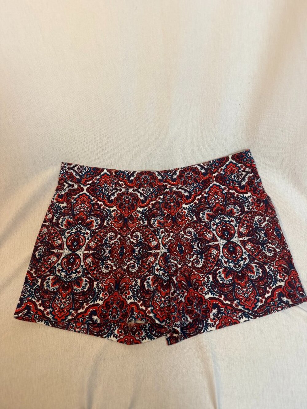 Saint Tropez West Paisley Shorts Womens 8 Red White Blue Cotton Blend